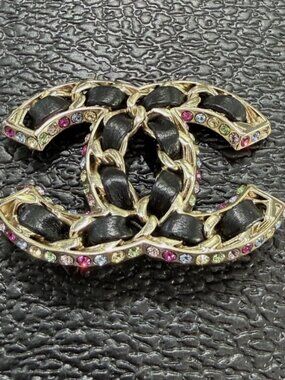 2021 CHANEL B21P CC Brooch Quilted Calf Leather Gold Tone Multicolor Crystal